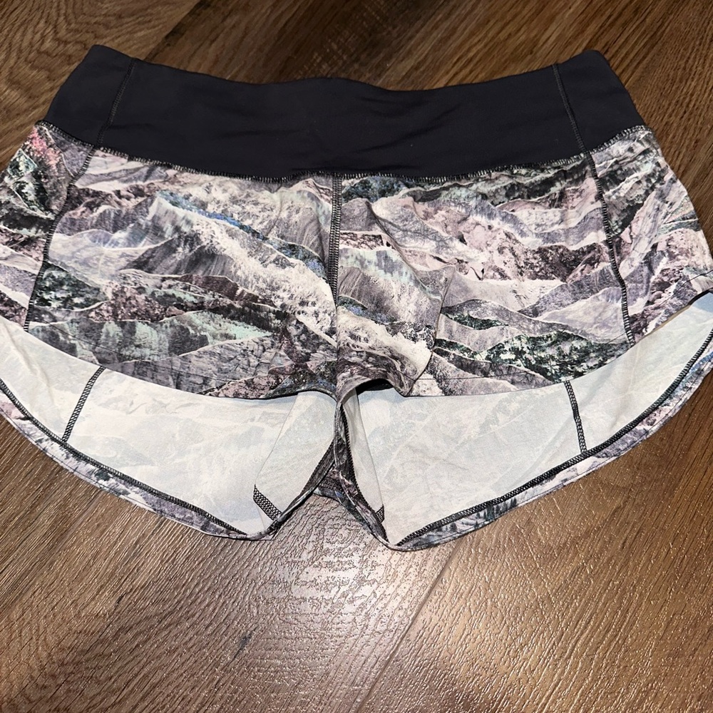 Women’s lululemon size 4 shorts, speed up, not sold anymore